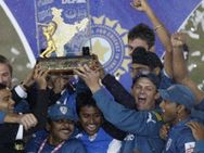 അന്ന് അവസാനം, തൊട്ടടുത്ത സീസണില്‍ കിരീടം!! അഭിമാനിച്ചും നാണംകെട്ടും ആര്‍സിബി... ഇവ അറിയാതെ പോവരുത്