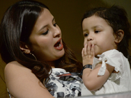 പാടാന്‍ മാത്രമല്ല ആടാനുമറിയാം... മനം കവര്‍ന്ന് വീണ്ടും സിവ ധോണി, വീഡിയോ വൈറല്‍