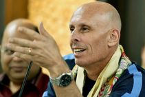 ഏഷ്യന്‍ കപ്പ് ഫുട്‌ബോളില്‍ ഇന്ത്യ എണ്ണം തികയ്ക്കാന്‍ പോകുന്നതല്ല; കോച്ച് കോണ്‍സ്റ്റന്റൈന്‍