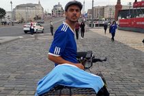 മെസ്സിയെ പിന്തുണയ്ക്കാനായി സൈക്കിളില്‍ താണ്ടിയത് 12 രാജ്യങ്ങളും 4,000 കിലോ മീറ്ററും