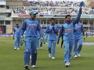 ഒന്നാം ഏകദിനം: കുല്‍ദീപ് എറിഞ്ഞിട്ടു, തല്ലിച്ചതച്ചത് ഹിറ്റ്മാന്‍... ഇന്ത്യക്കു തകര്‍പ്പന്‍ ജയം