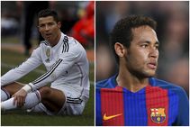 റൊണാള്‍ഡോയ്ക്ക് പകരക്കാരനാകാന്‍ റയലില്‍ എത്തില്ലെന്ന് നെയ്മര്‍; മെസ്സിയുടെ സമ്മര്‍ദ്ദമോ?