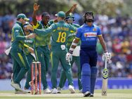 ഇത് താന്‍ ദക്ഷിണാഫ്രിക്ക... ടെസ്റ്റിലെ നാണക്കേടിന് ആദ്യ തിരിച്ചടി നല്‍കി; ലങ്ക തകര്‍ന്നു