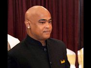 വിനോദ് കാബ്ലിയുടെ ഭാര്യ വിവാദത്തില്‍; പ്രമുഖ ഗായകന്റെ പിതാവിനെ തല്ലി