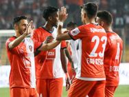 കോറോ ഡബിളില്‍ ഗോവന്‍ കുതിപ്പ്.... പൂനെയെ തകര്‍ത്തു, ലീഗില്‍ വീണ്ടും തലപ്പത്ത്