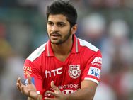 ടെസ്റ്റിലെ അരങ്ങേറ്റത്തിന് പിന്നാലെ പരിക്കേറ്റ് ശാര്‍ദുല്‍ താക്കൂര്‍ പുറത്ത്; ടീം മാനേജ്‌മെന്റിന് വിമര്‍ശനം