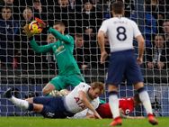 ഡെഹെയ ഹീറോയിസം, യുനൈറ്റഡിന് 6/6, ടോട്ടനത്തെയും മറികടന്നു... ബാഴ്‌സ, റയല്‍ മിന്നി