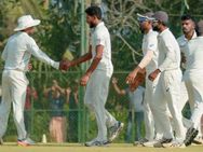 ഉമേഷ് കൊടുങ്കാറ്റില്‍ കേരളം 106ന് പുറത്ത്, വിദര്‍ഭയുടെ കുതിപ്പ്... പിന്നാലെ തിരിച്ചടിച്ച് കേരളം