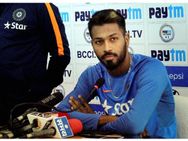 വിവാദങ്ങള്‍ക്കൊടുവില്‍ പാണ്ഡ്യ വീട്ടില്‍നിന്നും പുറത്തിറങ്ങി, സഹോദരനോടൊപ്പം വിഷാദഭാവത്തില്‍