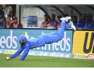 രണ്ട് അനായാസ ക്യാച്ചുകള്‍ നിലത്തിട്ട കാര്‍ത്തിക് ഒരു ക്യാച്ച് പറന്നുപിടിച്ചു