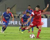 ഐഎസ്എല്‍ ആദ്യപാദ സെമി: ബെംഗളൂരുവിനെ ഞെട്ടിച്ച് നോര്‍ത്ത് ഈസ്റ്റ്, നാടകീയ ജയം