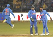 നാഗ്പൂരില്‍ ഇന്ത്യക്കു നാടകീയ ജയം, ഓസീസിനെ കീഴടക്കിയത് എട്ടു റണ്‍സിന്