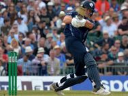 റണ്‍മഴ... ഒരോവറില്‍ ആറ് സിക്‌സര്‍, 25 പന്തില്‍ സെഞ്ച്വറി, 20 ഓവറില്‍ വാരിക്കൂട്ടിയത് 326 റണ്‍സ്!!