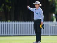 പുരുഷ ക്രിക്കറ്റ് നിയന്ത്രിച്ച ആദ്യ വനിതാ അമ്പയര്‍; ചരിത്രത്തിലേക്ക് നടന്നുകയറി ക്ലയര്‍ പൊളോസാക്ക്