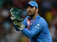 ബംഗ്ലാദേശിനായി ഫീല്‍ഡിംഗ് നിര്‍ദേശങ്ങള്‍, കാണികളെ ഞെട്ടിച്ച് മഹേന്ദ്ര സിംഗ് ധോണി!!