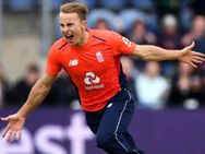 പാക് പടയെ പറപ്പിച്ച് ഇംഗ്ലീഷുകാര്‍, ഏക ടി20യില്‍ ഇംഗ്ലണ്ട് മിന്നിച്ചു