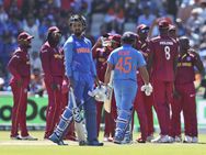 വെസ്റ്റിന്‍ഡീസിനെതിരെ രോഹിത് ശര്‍മയുടെ പുറത്താകല്‍ വിവാദത്തില്‍