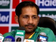 ഇന്ത്യയ്‌ക്കെതിരായ തോല്‍വി; ആരാധകന്റെ തെറിവിളികേട്ട് ഭാര്യ കരഞ്ഞെന്ന് പാക് ക്യാപ്റ്റന്‍