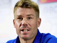 എന്തൊരടി... വാര്‍ണര്‍ 'അടിച്ചിട്ട' ഇന്ത്യന്‍ ബൗളര്‍ക്കു ജീവന്‍ തിരിച്ചുകിട്ടി, ഓസീസിന് ആശ്വാസം