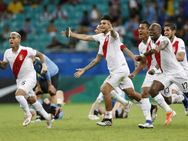 കോപ്പ അമേരിക്ക: ചാംപ്യന്മാര്‍ നാണംകെട്ടു, ചിലിയുടെ ചീട്ട് കീറി പെറു ഫൈനലില്‍