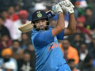 ആ റെക്കോര്‍ഡ് ഹിറ്റ്മാന്‍ ഇങ്ങെടുത്തു... ലോകകപ്പിലെ അഞ്ചാം സെഞ്ച്വറിയുമായി രോഹിത്