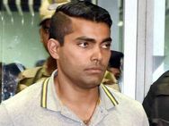 ഒത്തുകളിക്കാന്‍ ഉമര്‍ അക്മലിനെ ക്ഷണിച്ച് മുന്‍ പാക് താരം