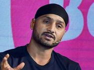 നിര്‍ഭാഗ്യവാന്‍, മനോജ് തിവാരിയെ പിന്തുണച്ച് ഹര്‍ഭജന്‍ സിങ്