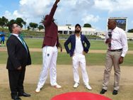 ഇന്ത്യ v/s വെസ്റ്റ് ഇന്‍ഡീസ് ടെസ്റ്റ്: കോലിപ്പട ബാറ്റിങ്ങിന് ഇറങ്ങി