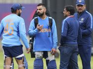 രവി ശാസ്ത്രിക്ക് കൂട്ട് ആരെല്ലാം? സഞ്ജയ് ബംഗാറിന്റെ നില പരുങ്ങലില്‍