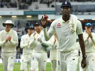 ആഷസില്‍ ഓസ്‌ട്രേലിയയെ തകര്‍ത്തെറിഞ്ഞ് ആര്‍ച്ചര്‍; ഇംഗ്ലണ്ടിന് ജയപ്രതീക്ഷ