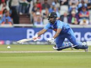 ഈ ചെറുക്കന് മാത്രം എന്താണിത്ര തിടുക്കം? — പന്തിനെതിരെ രോഷം