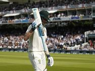 ആഷസില്‍ ചരിത്രമെഴുതി സ്റ്റീവ് സ്മിത്ത്, എന്തൊരു താരം; കഴുത്തിന് പരിക്കേറ്റത് ആശങ്കയ്ക്കിടയാക്കി