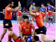 പ്രോ കബഡി ലീഗ്; ഗുജറാത്തിനെ കാലുവാരി മുംബ, സമനിലക്കളിയുമായി ടൈറ്റന്‍സും യോദ്ധയും