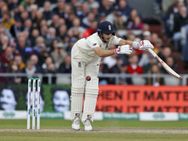 ജോ റൂട്ടിന്റെ 'കവചം' തകര്‍ത്ത് മിച്ചല്‍ സ്റ്റാര്‍ക്ക്, തലയില്‍ കൈവച്ച് കാണികള്‍