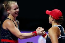 ഡബ്ലുടിഎ ഫൈനല്‍സ്; ലോക ഒന്നാം നമ്പറിനെ ഞെട്ടിച്ച് കികി ബെര്‍ട്ടന്‍സ്, ബെലിന്‍ഡയ്ക്കും ജയം