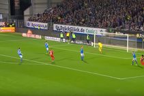 വാമപ്പിനിടെ എതിര്‍താരം കളിക്കളത്തിലെ പന്തുതൊട്ടു; പെനാല്‍റ്റി വിധിച്ച് റഫറി, വീഡിയോ