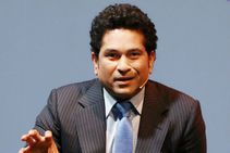 ഫട്‌നാവിസിന് പിന്തുണ; 'മകന്റെ' ട്വീറ്റിനെതിരെ സച്ചിന്‍ ടെണ്ടുല്‍ക്കറുടെ പരാതി