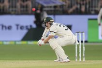 ടെസ്റ്റ്: കിവീസിനെതിരേ ഓസീസിന് വമ്പന്‍ ലീഡ്, വീണ്ടും രക്ഷകനായി ലാബുഷാനെ