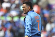 അന്താരാഷ്ട്ര ക്രിക്കറ്റില്‍ 15 വര്‍ഷം പൂര്‍ത്താക്കി ധോണി; ആഘോഷമാക്കി ആരാധകര്‍