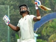 രഞ്ജി ട്രോഫി: ഇന്ത്യ തഴഞ്ഞ സഞ്ജു കേരളത്തിന് ഹീറോ, മിന്നും സെഞ്ച്വറിയുമായി മറുപടി