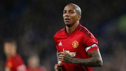 പരിക്കില്‍ വലഞ്ഞ് യുണൈറ്റഡ്; ആഷ്‌ലി യങ് ഇന്ററിലേക്ക് കൂടുമാറില്ല, യുണൈറ്റഡില്‍ തുടരും