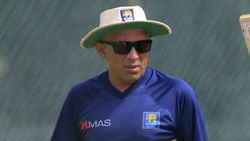 നഷ്ടപരിഹാരം വേണം, പുറത്താക്കപ്പെട്ട ശ്രീലങ്കന്‍ ക്രിക്കറ്റ് കോച്ച് ഹതുരുസിന്‍ഹ രംഗത്ത്