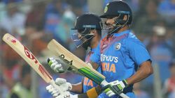 ഫിഫ്റ്റി ധവാനെ രക്ഷിക്കില്ല!! ഓപ്പണിങ് സ്ഥാനം ഉറപ്പിക്കാന്‍ വരട്ടെ... സൂചന നല്‍കി കോലി