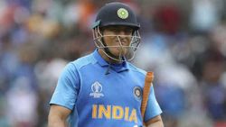 അന്ന് ഡൈവ് ചെയ്തിരുന്നെങ്കില്‍... വിധി മാറിയേനെ? ലോകകപ്പ് സെമിയെക്കുറിച്ചു മനസ്സ് തുറന്നു ധോണി