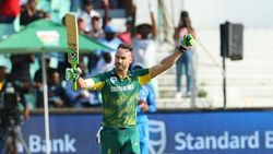 ഡുപ്ലെസിസ് വിരമിച്ചിട്ടില്ല, ഏകദിന പരമ്പരയില്‍ നിന്ന് മാറ്റി നിര്‍ത്തിയത് ടീം തന്ത്രം