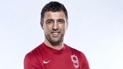 തുര്‍ക്കി ഫുട്‌ബോള്‍ ഇതിഹാസം ഹാകന്‍ സുക്കൂര്‍ ജീവിതച്ചെലവിനായി ടാക്‌സി ഓടിക്കുന്നു