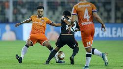 ISL: തോല്‍വി ചോദിച്ചുവാങ്ങി നോര്‍ത്ത് ഈസ്റ്റ്, ബ്ലാസ്‌റ്റേഴ്‌സിന് ആശ്വാസം