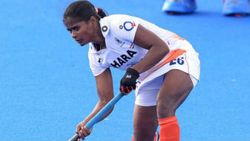 വയസ്സ് 28 മാത്രം... ഇന്ത്യന്‍ ജഴ്‌സിയൂരി സുനിത ലാക്ര, പടിയിറങ്ങിയത് ഹോക്കി ടീമിലെ നിര്‍ണായക താരം