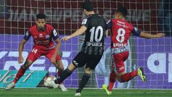 ISL: ജംഷഡ്പൂരിനെ തകര്‍ത്ത് എടിക്കെ, പോയിന്റ് പട്ടികയില്‍ തലപ്പത്ത്