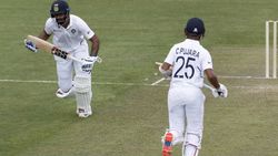 മായങ്ക് 1, പൃഥ്വി 0, ഗില്‍ ഗോള്‍ഡന്‍ ഡെക്ക്!!... ഇന്ത്യ പതറിയില്ല, രക്ഷിച്ച് പുജാര- വിഹാരി സഖ്യം